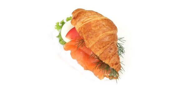 Mini croissant s uzeným norským lososem