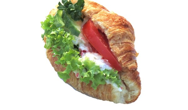 Mini croissant s krabím salátem surimi